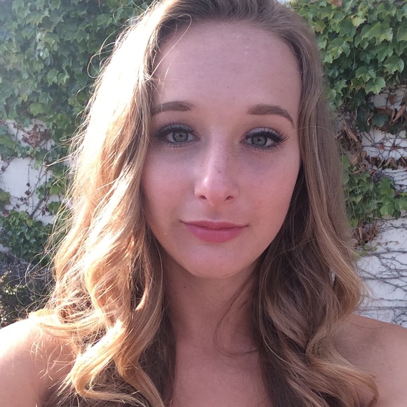 Meet your Posher, Julianna - Picture 3 of 4